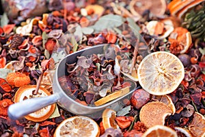 Fruit Flower Cinnamon Potpourri with Scoop