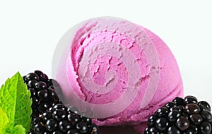 Fruit ice cream with fresh blackberries