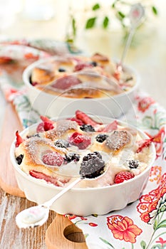 Fruit pudding(clafoutis) with berry