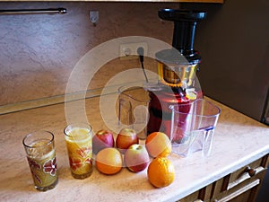 Fruit and vegetable juicer. Used for making juices and smoothies at home....