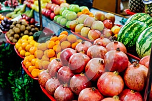 Fruit and vegetables apples oranges tomatoes tangerines-melons