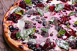 Fruit vegetarin pizza