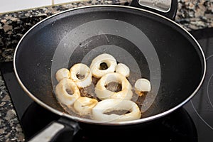 Frying calamari rings