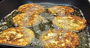 Frying food in an electric skillet