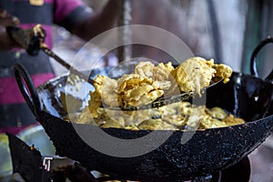 Frying food in Mumbai
