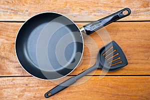 Frying pan and flipper used in frying for cooking