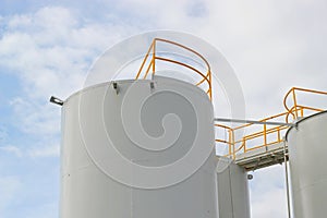 Fuel storage tanks