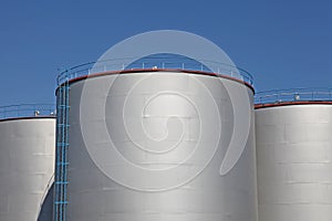 Fuel storage tanks