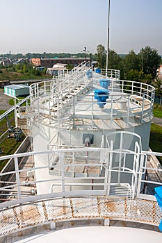 Fuel store tanks of refueling complex