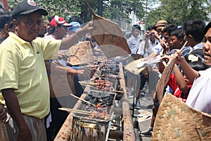 Fuel students Meat Sate Together Celebrating Idhul Adha