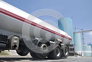 Fuel tanker