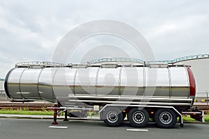 Fuel tanker semi-truck