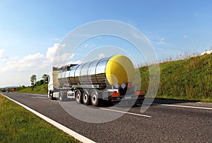 Fuel tanker truck