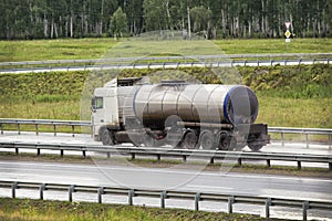 Fuel tanker truck