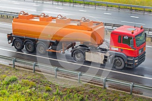 Fuel tanker truck