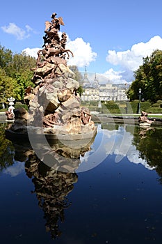 Fuente de la fama, palace in background photo
