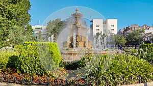 Fuente ornamentada de las batallas en la ciudad de Granada, Espa photo