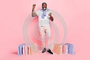 Full body image of handsome cheerful man see huge bargain sale in online shop isolated on pink color background