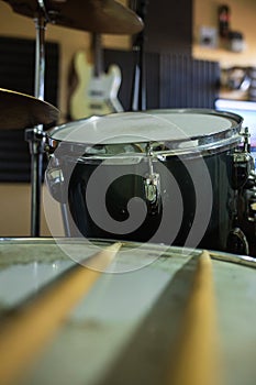 Full drums, microphones and other instruments from a soundproof music studio