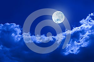 Luna piena nuvole notte il cielo 