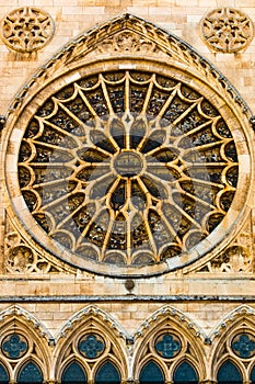 Full view of main rose window and lancet arch shapes in the goth