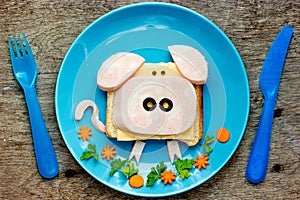 Fun food art idea for kids breakfast - funny pig sandwich