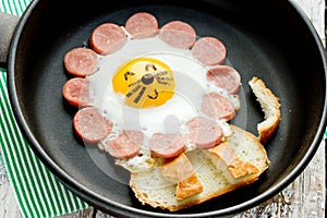Fun idea for kids breakfast - fried egg with sausage and toast shaped lion