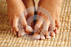 Fungal foot itching caused by biting feet