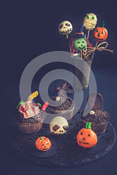 Funny Halloween cup cakes and cake pops