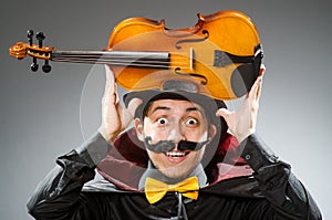 The funny violin player wearing tophat