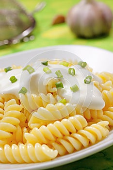 Fusilli with cream and chives