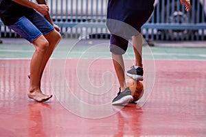 Futsal players between barefoot and sport shoes
