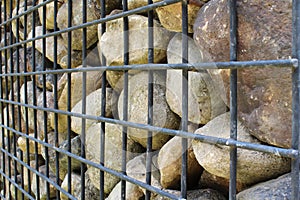 Gabion retaining wall