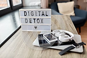 gadgets and digital detox words on light box photo