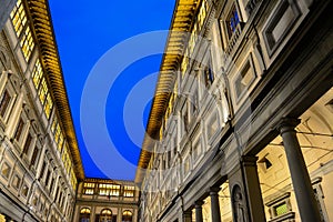 Galleria degli Uffizi under a clear sky by night