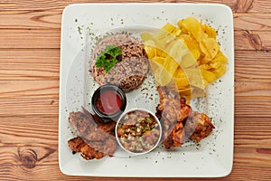 Gallo pinto with fried chicken