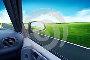 Galloping car and rearview mirror