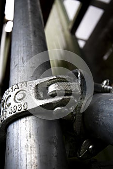Scaffold pole connection