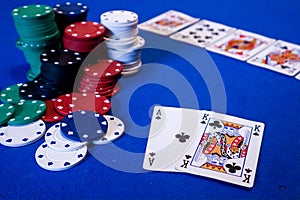 Game of poker texas hold em royal flush chips and fiches