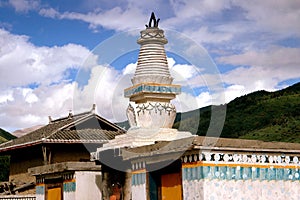 Gamel, China: White Tibetan Dagoba