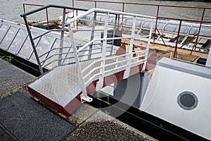 Gangplank (barge)