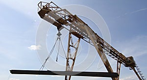 Gantry crane lifts and moves a pack with metal reinforcement
