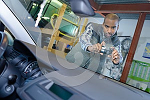 garagist photographing damaged windscreen
