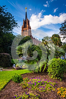 Garden and Cathedral of Saint John the Baptist in Charleston, So