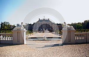 Garden from Dutch palace .