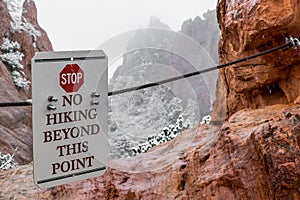 garden of the gods colorado springs no hiking sign rocky mountains