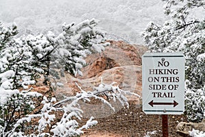 garden of the gods colorado springs no hiking sign rocky mountains