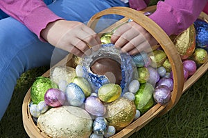 Garden trug fÃ¼ll of Easter eggs