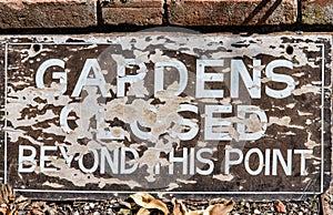 Gardens closed sign