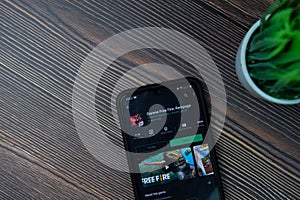 Garena Free Fire dev application on Smartphone screen. Garena is a freeware web browser developed by GARENA INTERNATIONAL PRIVATE
